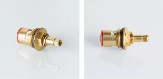 Ángulo termostático de cobre amarillo del cartucho 90 del golpecito de la cocina G1/2